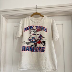 Vintage 1990’s 90’s NHL New York Rangers Hockey Bugs Bunny Men’s T-Shirt Tee
